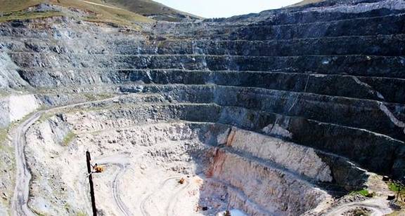 广西一处神秘矿坑，集稻城亚丁、可可苏里、红土地和黄土高坡之美2