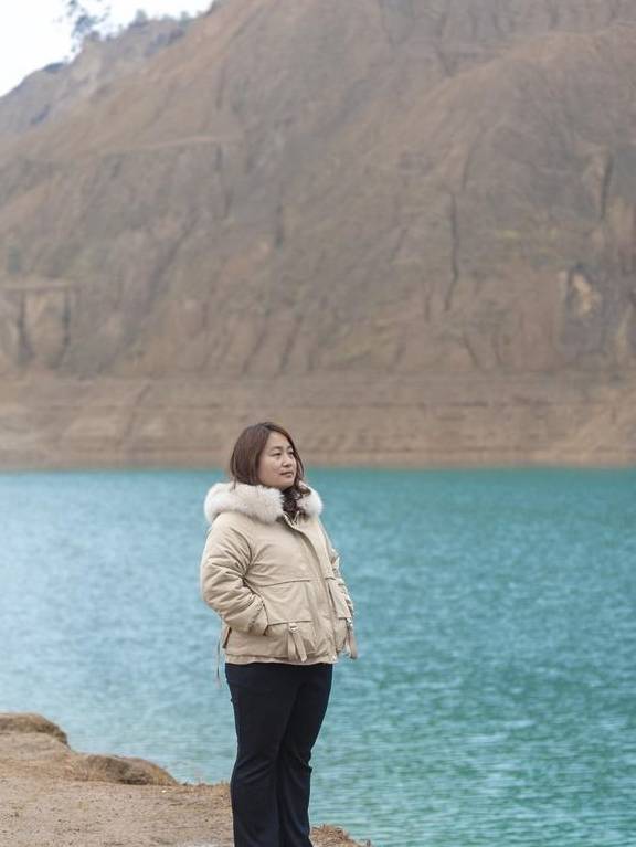 广西一处神秘矿坑，集稻城亚丁、可可苏里、红土地和黄土高坡之美4