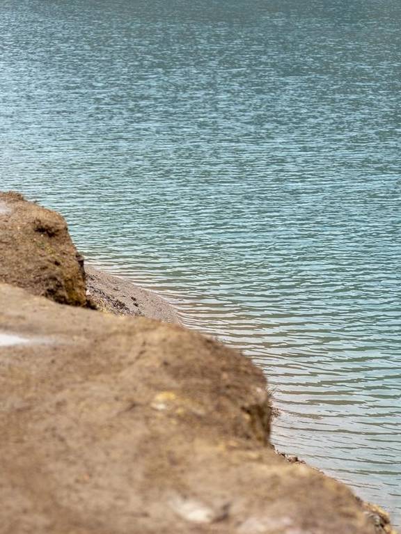 广西一处神秘矿坑，集稻城亚丁、可可苏里、红土地和黄土高坡之美6