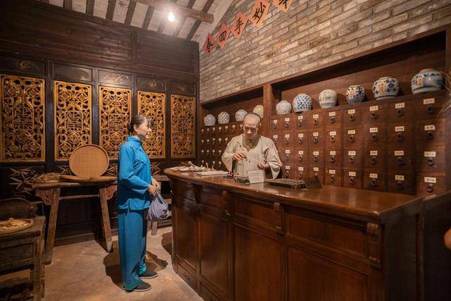 粉色的建筑格外显眼,没想到竟然是个博物馆?快来看看吧8