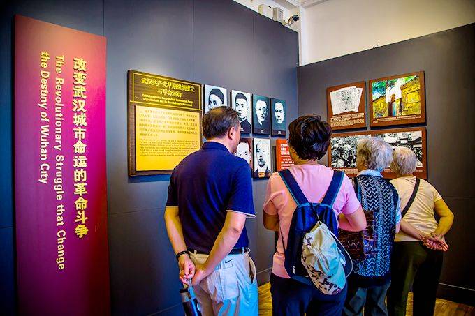 国内最危险的机场:三分之二靠堆填完成,四周以悬崖峭壁为主3