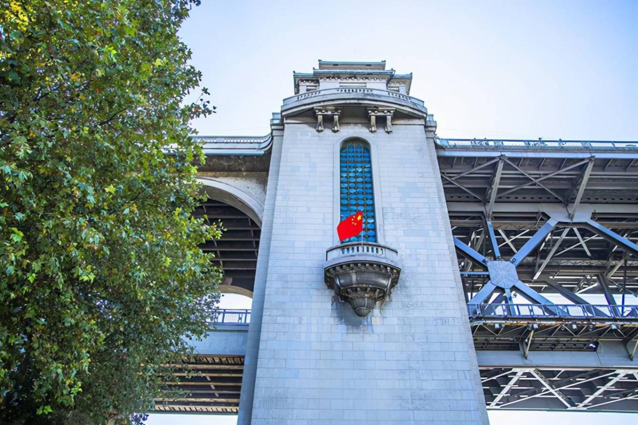 武汉长江大桥：万里长江第一桥，免门票，是俯揽城市美景的好去处5