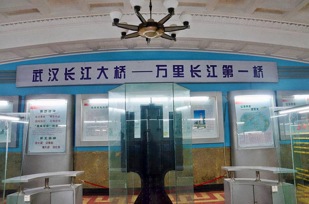 武汉长江大桥：万里长江第一桥，免门票，是俯揽城市美景的好去处8