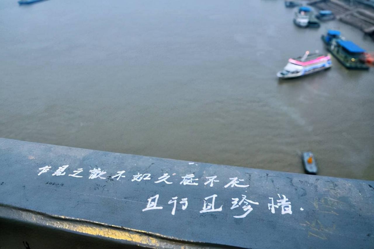 武汉长江大桥：万里长江第一桥，免门票，是俯揽城市美景的好去处10