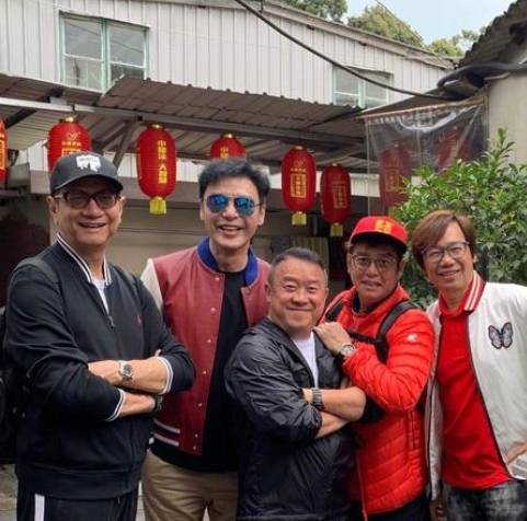 谭咏麟公开自己的家:楼顶天台大得能开派对,在香港属于顶级户型11