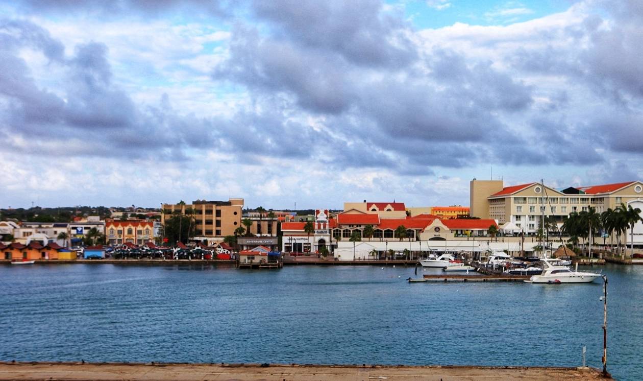 开车2小时就能走完的小岛:喝水都成问题,人均年收入却超20万3