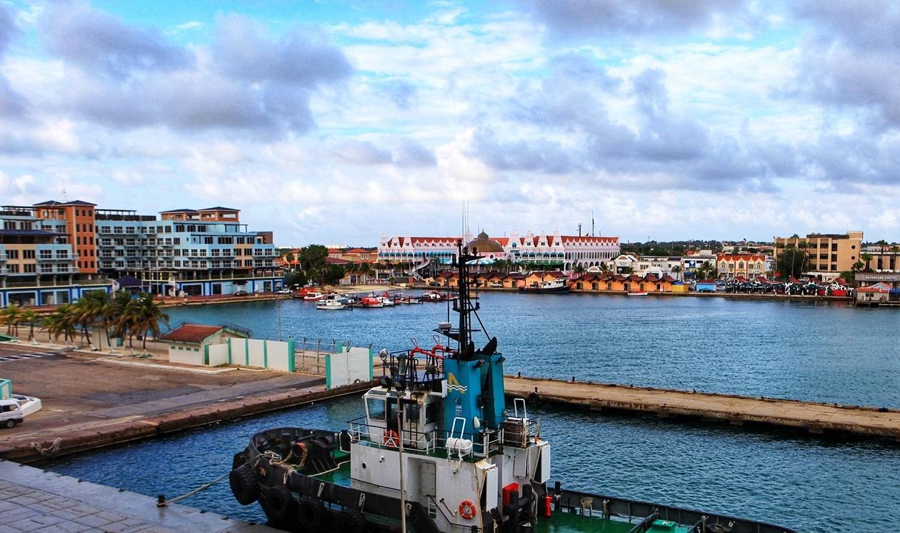 开车2小时就能走完的小岛:喝水都成问题,人均年收入却超20万7