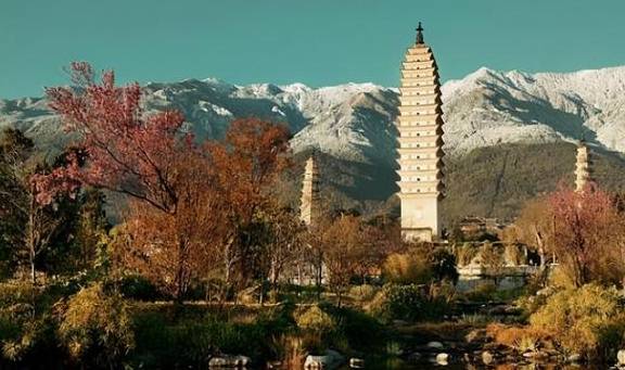 云南境内无人不知的小城,人均工资不到5000,但房价却近两万2