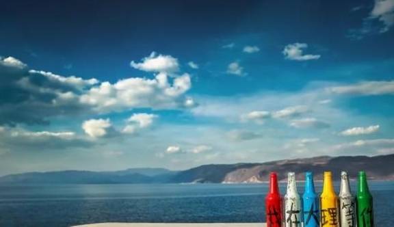 云南境内无人不知的小城,人均工资不到5000,但房价却近两万4