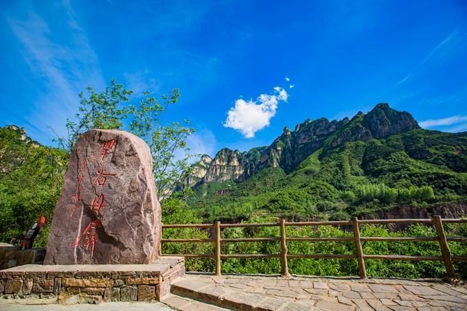 河南辉县有条“人间奇迹”挂壁公路,绝壁如刀削斧砍,充满了惊险1