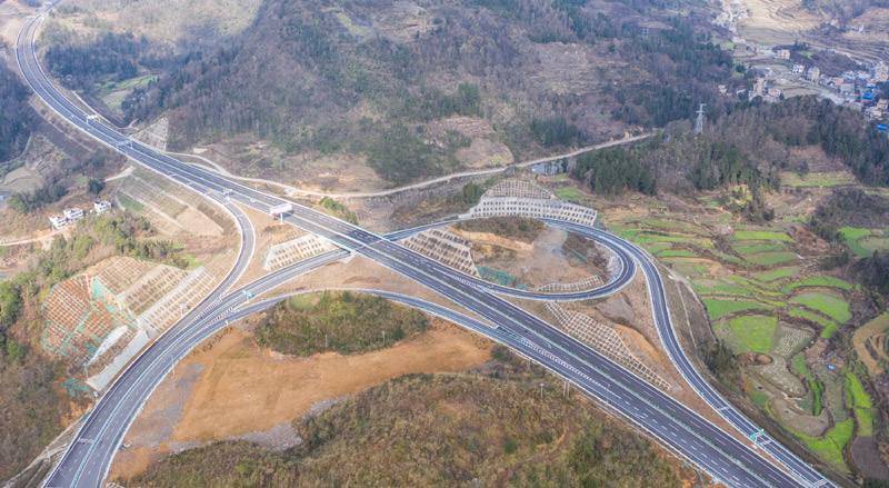 贵州高速大桥设计特殊匝道,走错可以调头,不用再担心走错道了1