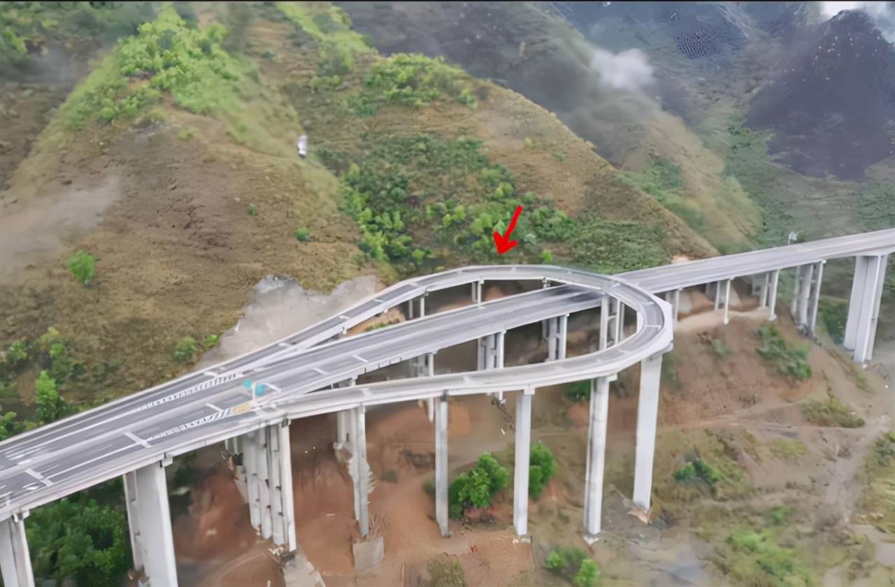 贵州高速大桥设计特殊匝道,走错可以调头,不用再担心走错道了2