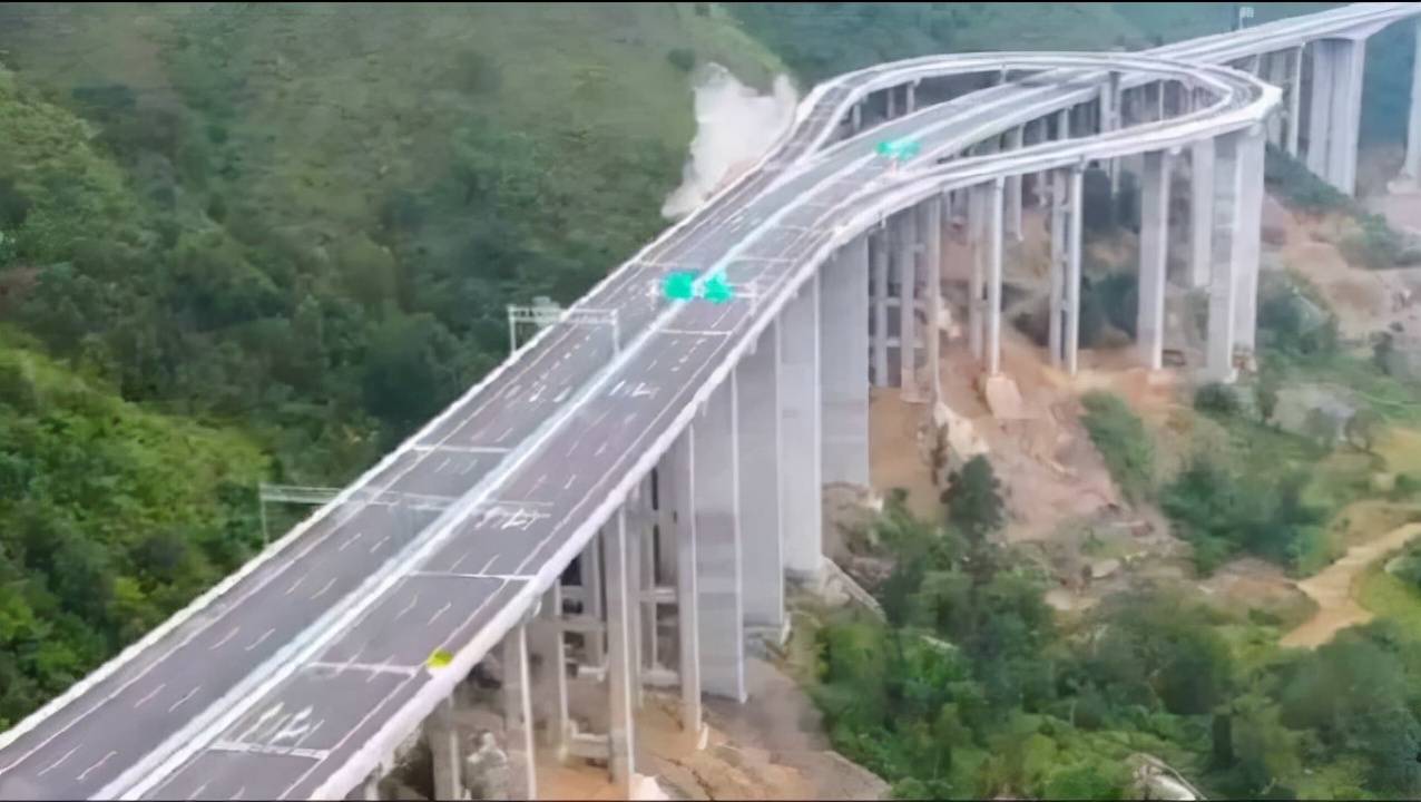 贵州高速大桥设计特殊匝道,走错可以调头,不用再担心走错道了6