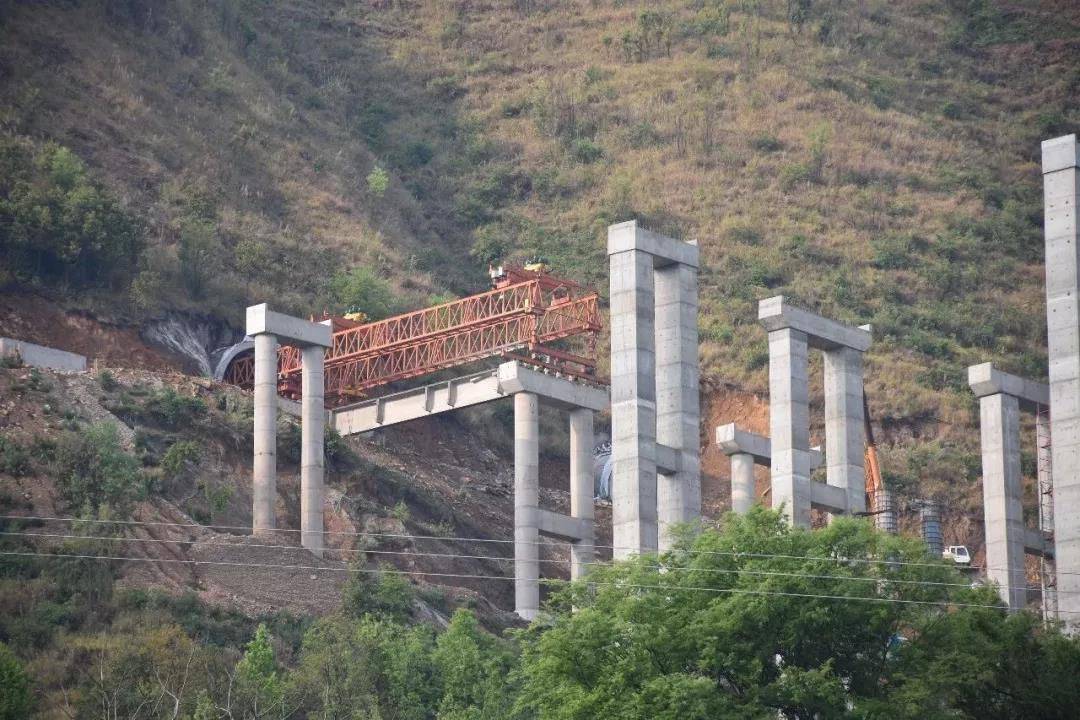 贵州高速大桥设计特殊匝道,走错可以调头,不用再担心走错道了7