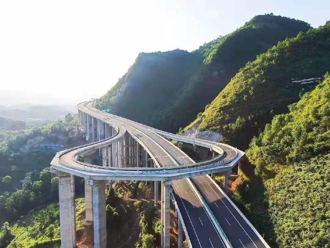 贵州高速大桥设计特殊匝道,走错可以调头,不用再担心走错道了8