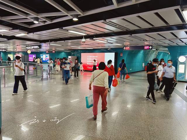 广州有个尴尬的地铁站,外地游客常常念错名字,本地人表示听不懂6
