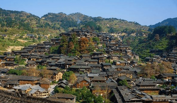 中国唯一没有平原的省份：地无三尺平，却县县通高速成旅游大省4