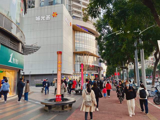广州市荔湾区这家商场位置优越，两条地铁线交汇，人气却不怎么旺4