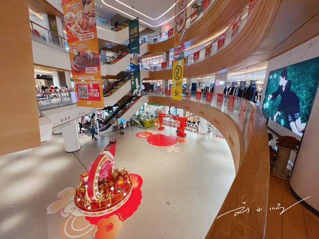 广州市荔湾区这家商场位置优越，两条地铁线交汇，人气却不怎么旺7