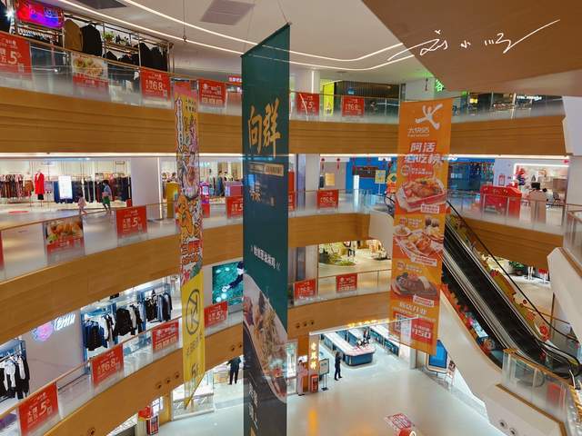 广州市荔湾区这家商场位置优越，两条地铁线交汇，人气却不怎么旺9