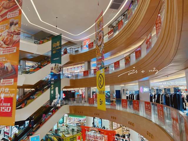 广州市荔湾区这家商场位置优越，两条地铁线交汇，人气却不怎么旺11