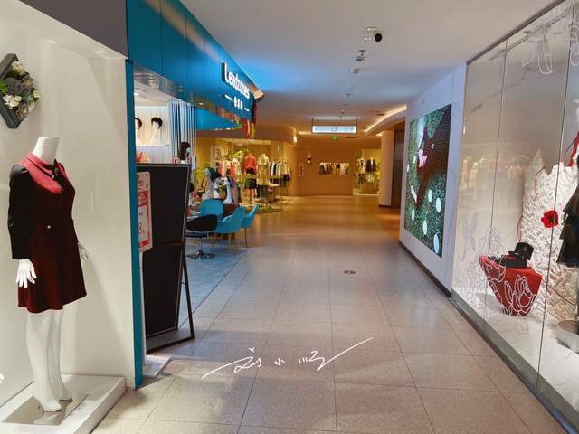 广州市荔湾区这家商场位置优越，两条地铁线交汇，人气却不怎么旺10