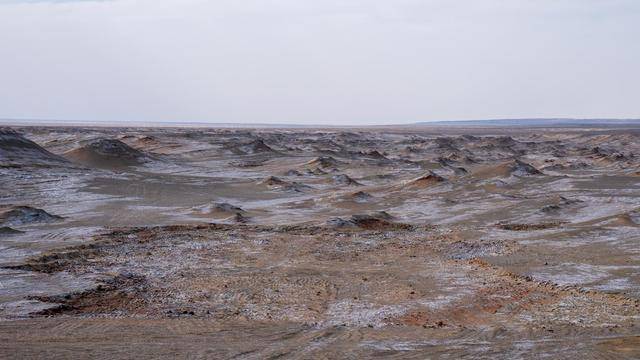 中国一处极像月球的地方，这里的自然环境非常荒凉，孤独而又神秘3