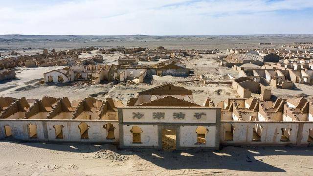 中国一处极像月球的地方，这里的自然环境非常荒凉，孤独而又神秘4
