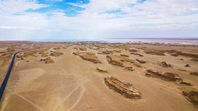 中国一处极像月球的地方，这里的自然环境非常荒凉，孤独而又神秘6