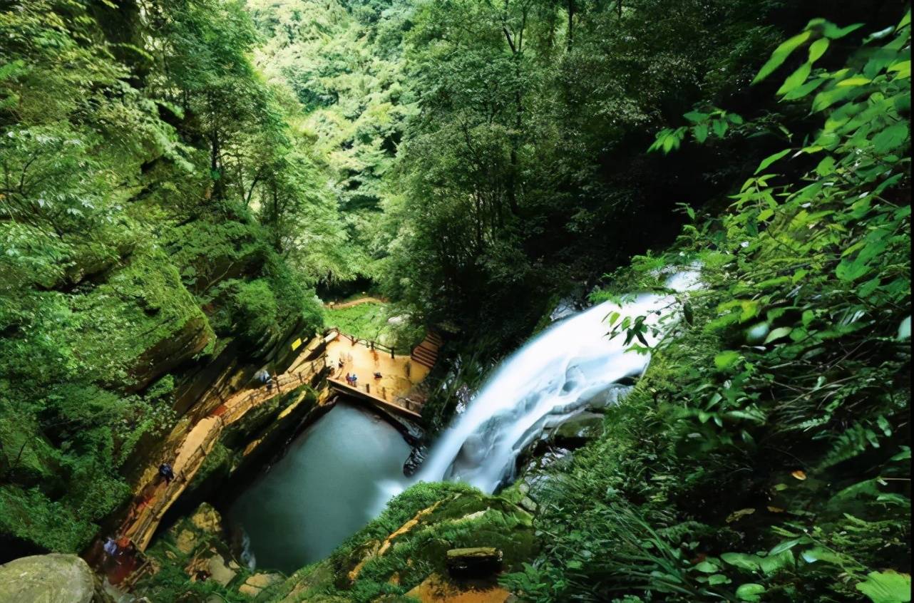 四川常被忽略的景区,由两条v字峡谷构成,景点多以女娲为题2