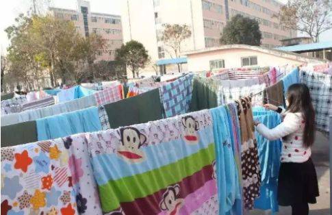 为什么中国人喜欢晒被子，而外国人却从来不晒？看完长见识！5