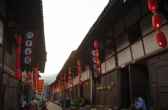 中国最“特别”的古镇，有最原始的味道，一条街上能跨三个省？4