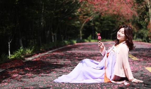 武汉最新网红赏花地,黄陂花乡茶谷,游人:像极了日本樱花小镇9