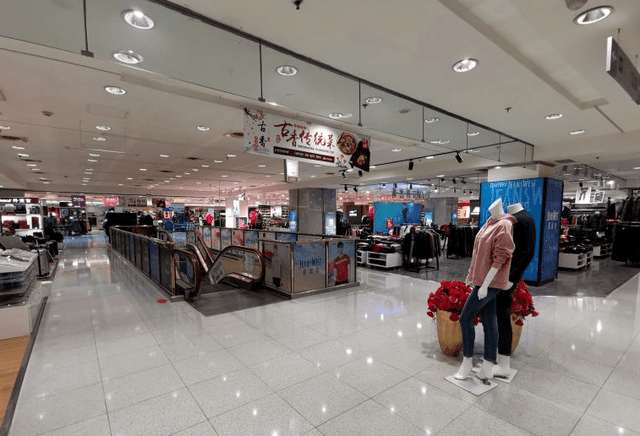 辽宁有个商场，曾是当地市民欢迎，如今却因为租金问题，冷冷清清3