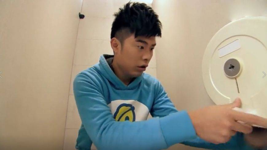 为何公厕隔间下方要留空隙,这样不是会被偷窥吗?看完忍不住笑了4