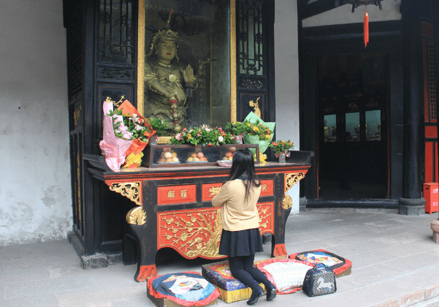 去寺庙烧香拜佛，一定要注意这几个地方，大部分人到现在还不懂1