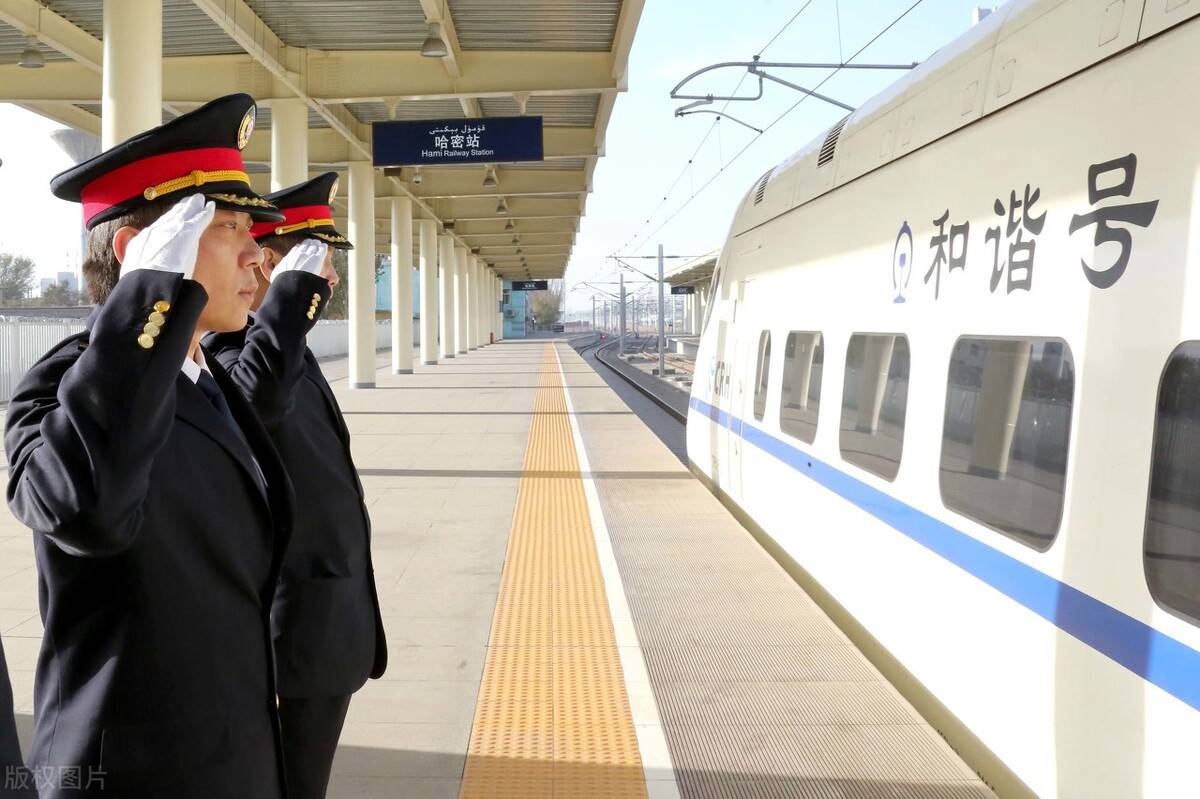 每天工作4小时,我国高铁司机月薪有多少?看完你可能就没兴趣了5