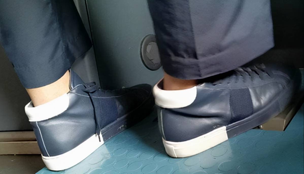 每天工作4小时,我国高铁司机月薪有多少?看完你可能就没兴趣了8