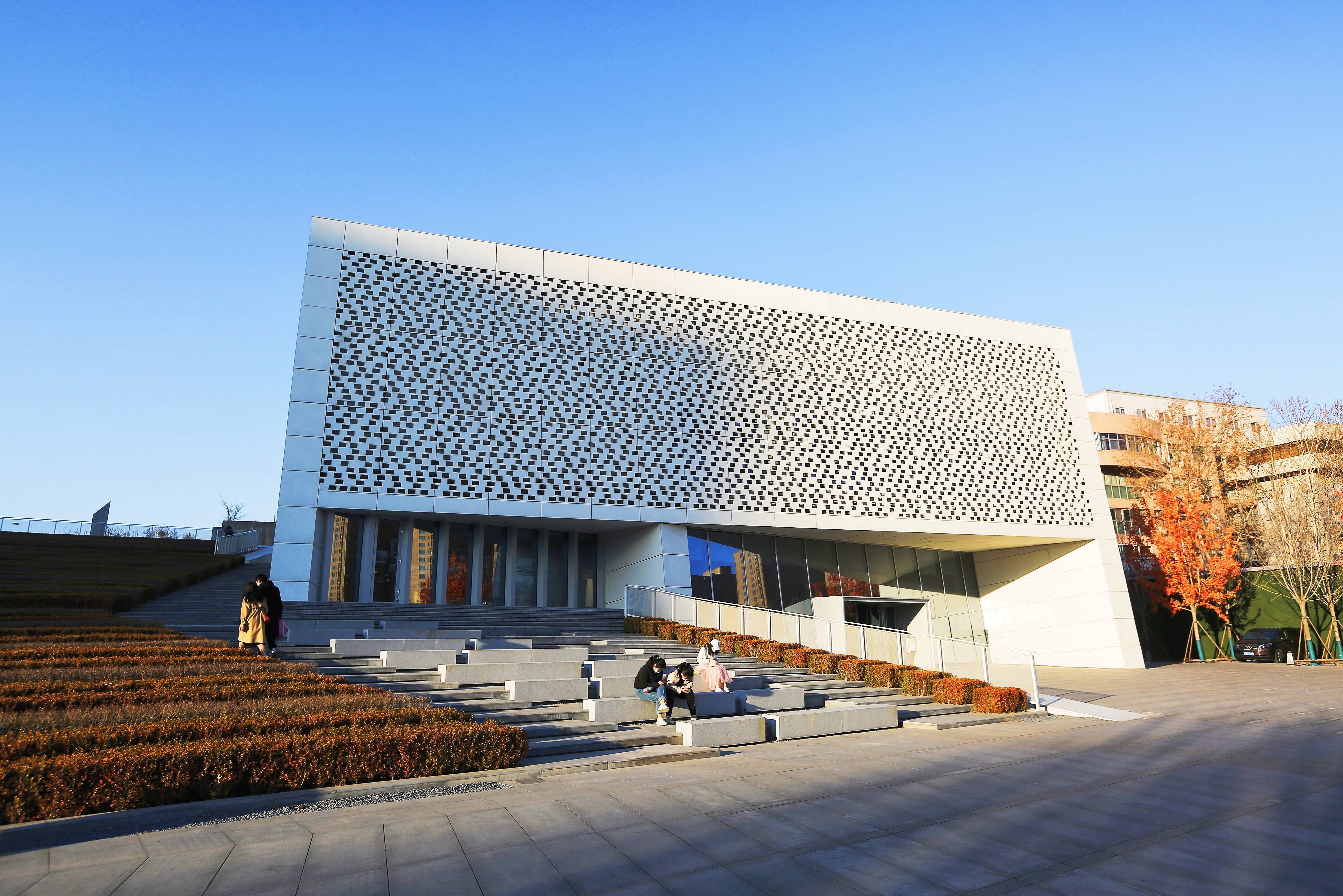 石家庄中央商务展示中心，位于老火车站旁，仿佛一座小型博物馆1