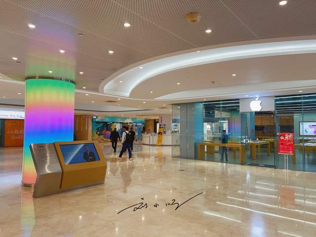 广州市海珠区有个位置优越的商场,两条地铁线交汇,却没什么人气5