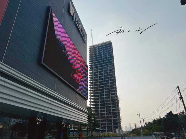 广州市海珠区有个位置优越的商场,两条地铁线交汇,却没什么人气6