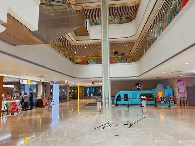 广州市海珠区有个位置优越的商场,两条地铁线交汇,却没什么人气8