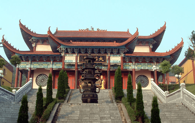 为何寺庙中都有大雄宝殿?它究竟是做什么的?听听导游怎么说1