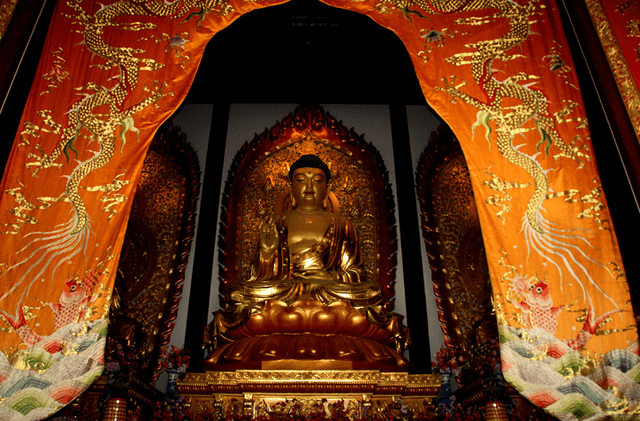 为何寺庙中都有大雄宝殿?它究竟是做什么的?听听导游怎么说2