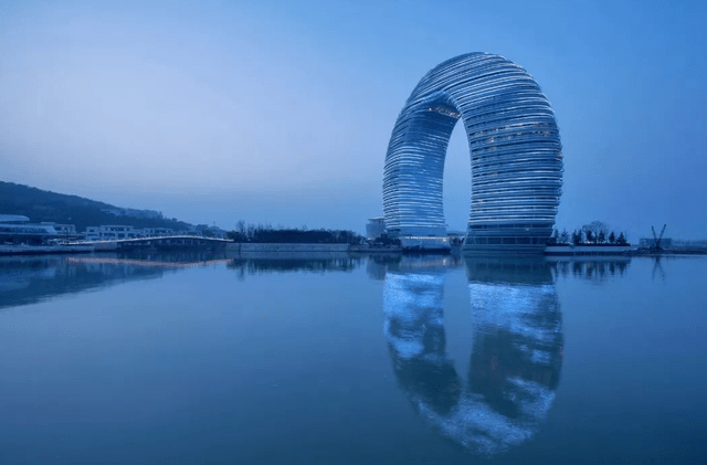 湖州投资15亿元打造的地标性酒店，如今却被游客吐槽，像马桶圈1