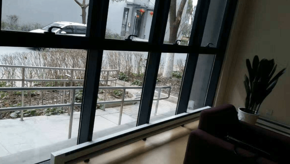 到了冬天日本像东北一样冷,他们又没有炕,是靠什么取暖的呢?1