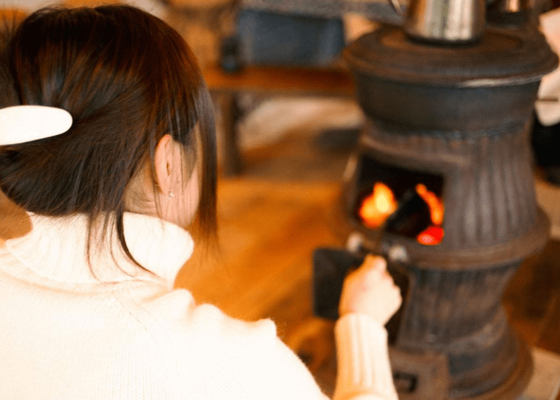 到了冬天日本像东北一样冷,他们又没有炕,是靠什么取暖的呢?3