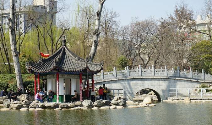 西安周末去哪玩?这里有春景、能遛娃、有美食,地铁可达没门票2