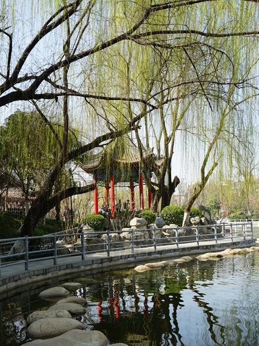 西安周末去哪玩?这里有春景、能遛娃、有美食,地铁可达没门票3