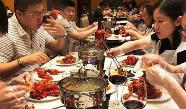 中国海鲜最“便宜”的城市，月入千元随便吃，堪称“对虾之都”2